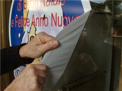 rimozioneadesivodalvetro3